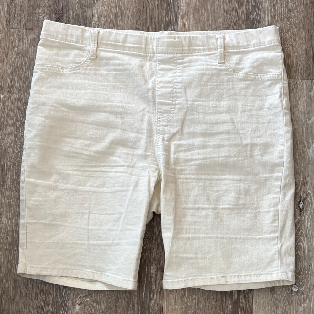 George Women’s Cream Flat Front Shorts